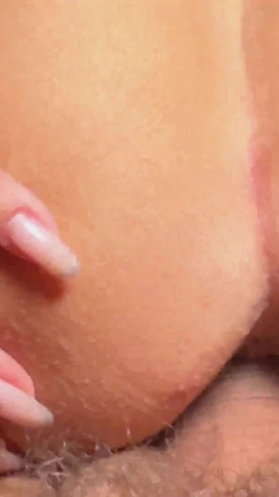 穿着哈雷女王的阿加莎维加背叛小丑, 与克里斯蒂安克莱发生耸人听闻的性爱