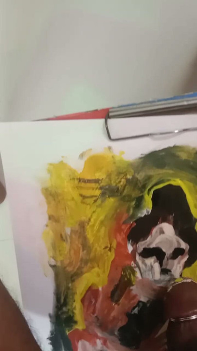 أنا فنان رسم قضبان، قريباً رسم على جسم فتاة