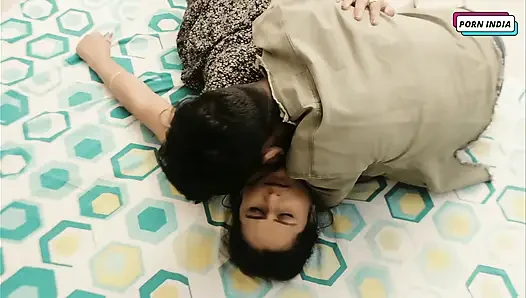 Hintli ateşli kadın yabancıyla romantik seks yapıyor