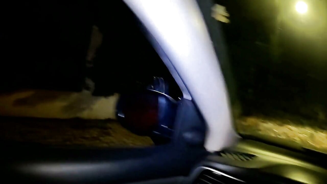 Night pickup downjacket milf fantasy, fumante, boquete no carro e porra na jaqueta brilhante