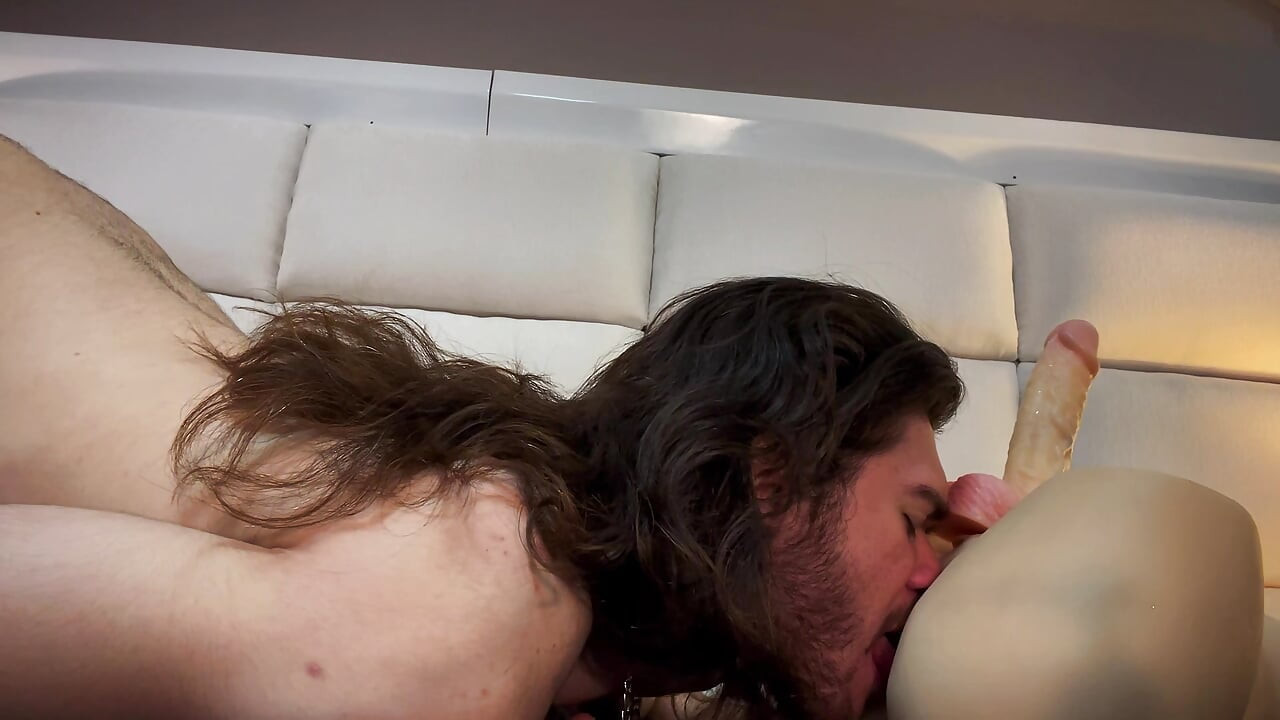 The Neighbor Did Not Resist... and Came to Check What the Rumor Said