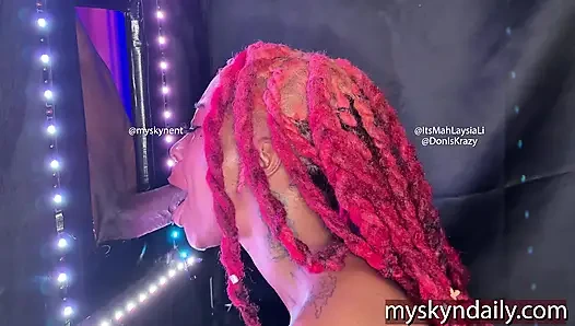 Gırtlağına kadar büyük zenci yarağı alıyor