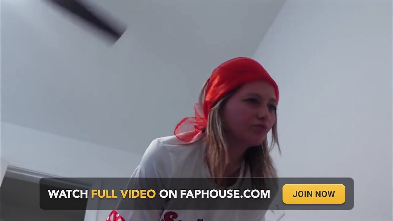 Peyton's Sultry '50s Giantess Fantasy 4K POV Små spänning väntar!