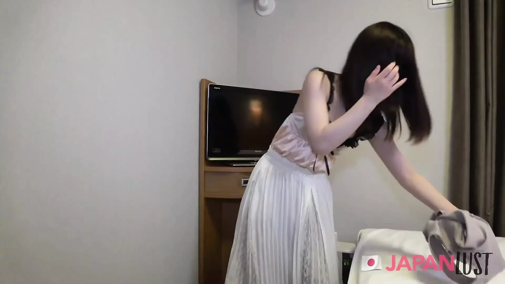 Mainan seks sengit remaja Jepun molek dan creampie