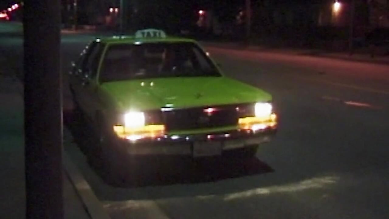 Wilde Taxifahrt: Blonde Schönheit in Ekstase
