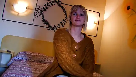 Fahişe göt deliğini derinden ve sert siktiriyor