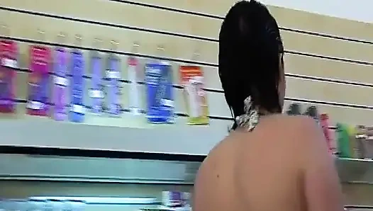 Fransız genç kız seks dükkanında döl yiyor