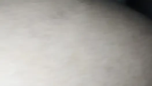 BD Viral videoda bir baldız kayınbiraderinin penisini emiyor ve domaltarak seks yapıyor.