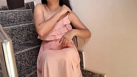 Hintli üvey kız üvey babası tarafından sikiliyor sert seks yapıyor