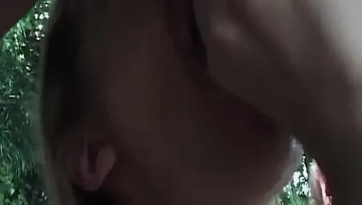 Tante seksi rambut pirang ini dipuasin sama kontol besar sampai becek