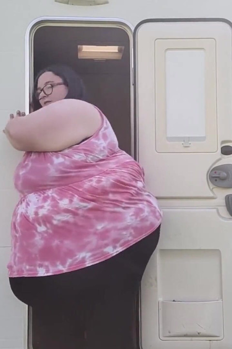 SSBBW 대 작은 캐러밴 도어