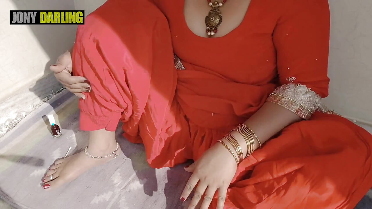 Punjabi Bhabhi Painted Her Nail on Roof