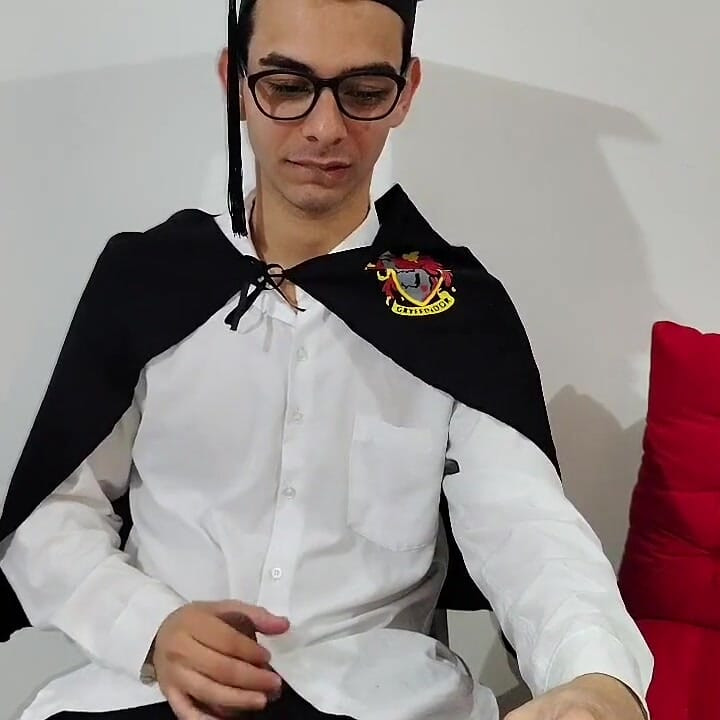 Entiado küçük penisini üvey annesinin götüne sokmak için mezuniyet partisine gitmedi