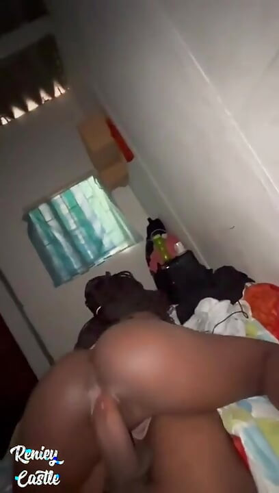 Gadis remaja kolombia maksa aku untuk ngentot memeknya habis-habisan kayak pelacur jalang sampai aku crot 3 kali di sekujur tubuhnya