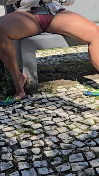 Mostrando a calcinha de renda | Clip 2