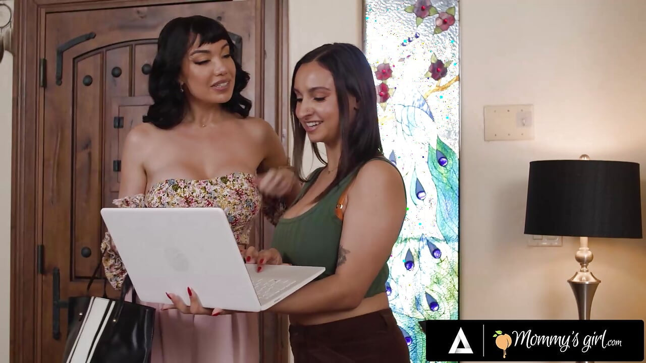La niña de mamá - la traviesa Hailey Rose es atrapada masturbándose con la versión de ai de su madrastra pequeña