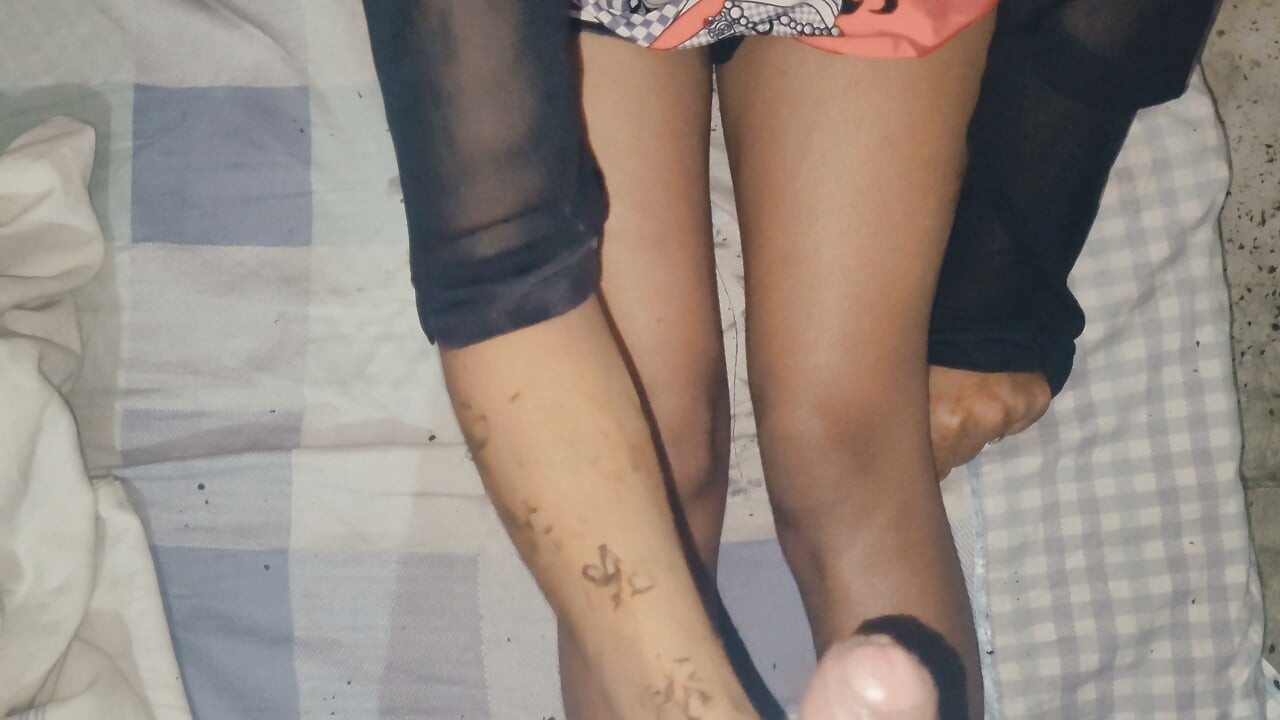Desi Queen 01 - Secret Passion On Mehandi Night