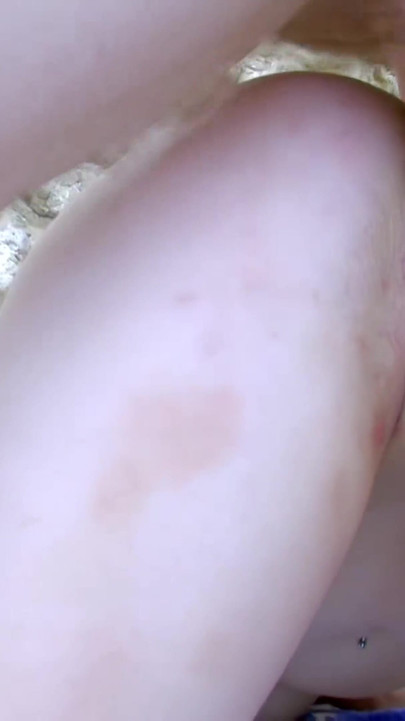 Ich zertrümmere den engen kleinen arsch von Tiffany Doll und bringe ihre muschi zum squirten | Clip 2