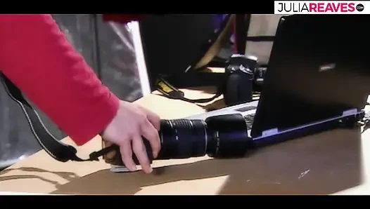 Ateşli kız canavar bir yarak üzerinde amını sektiriyor ve ağzına boşaltıyor