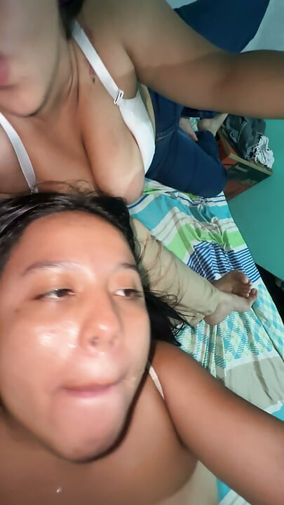 Flash & Suck FaceTime POV: Pokazujemy nasze pełne mlecznych cycków na kamerze