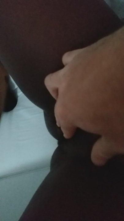 และเธออยากโดนใช้นิ้วและโดนเย็ดหลัง