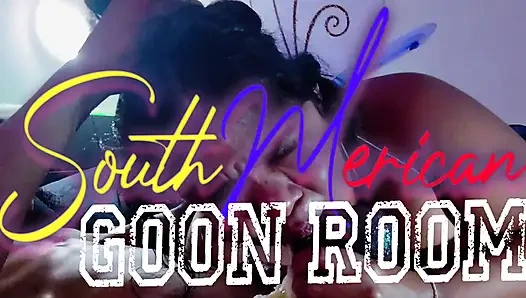 Pukkke ıslak gırtlağına kadar alıyor ve tatlınız için saf gırtlağına kadar alıyor