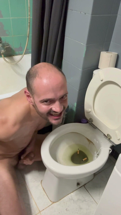 I stink of piss | Clip 1