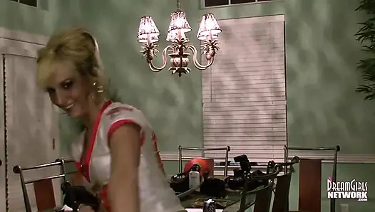 Schüchternes mädchen musste auf einer party squirten