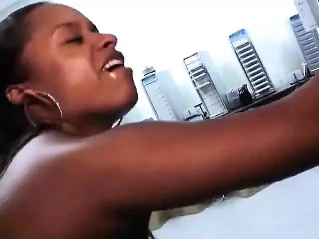 Dark chocolate beauties ride white dong after BJ
