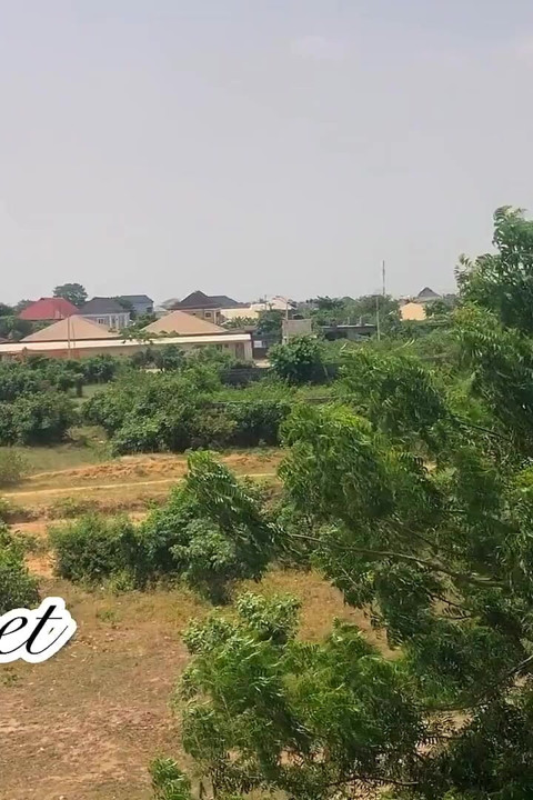 Tamamlanmamış binamda bir yabancıyla tanışıyorum