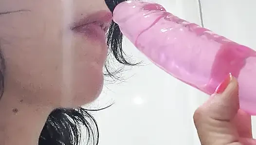 Öğrenci orta yaşlı seksi kadın odasında emiyor