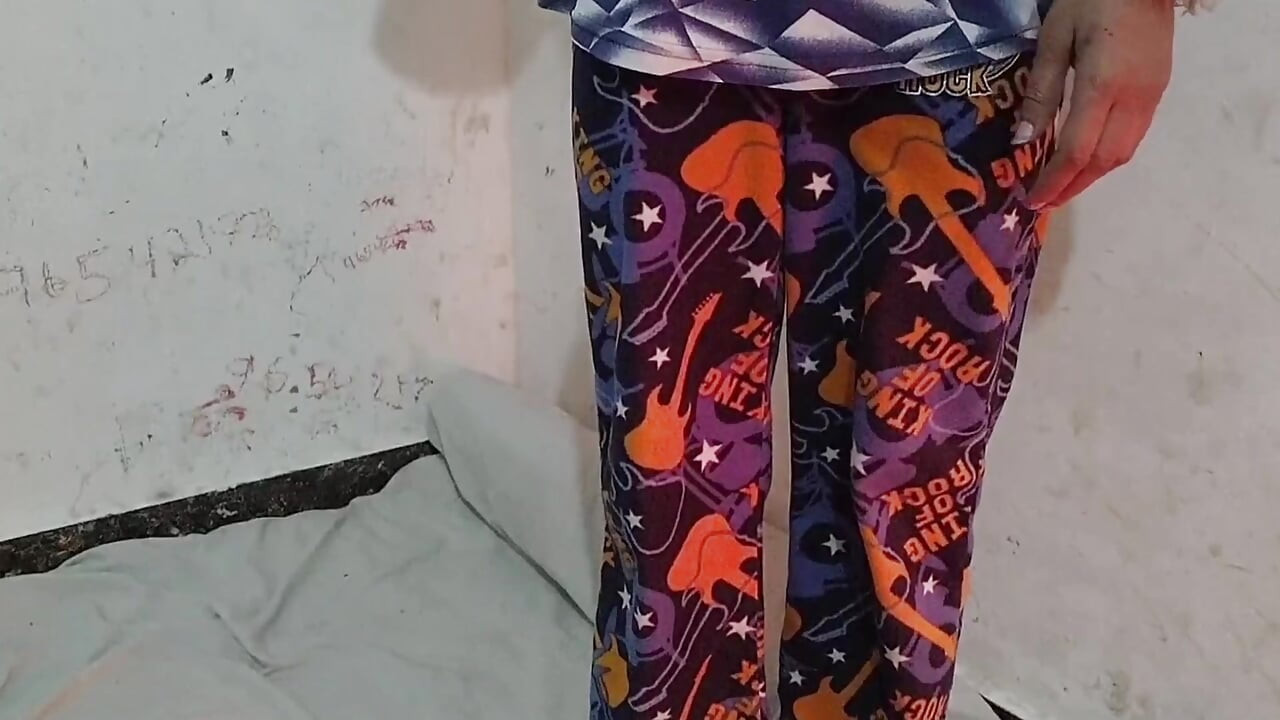 Chachi ka chuchi daba daba kar pela