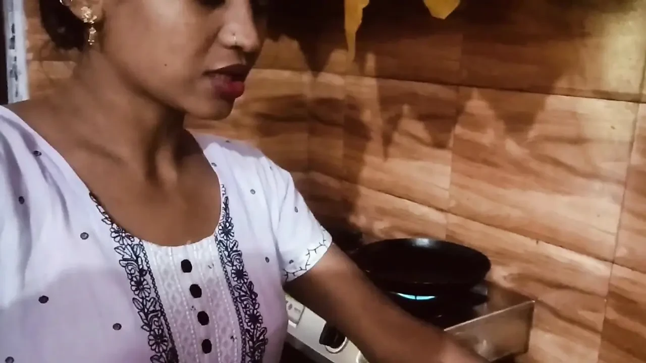 我的巨乳前任和我一起欺骗了她的丈夫 - Hottiestwo