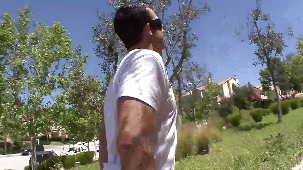 Die vollbusige blonde hure Haley cummings wird von einem großen schwanz gefickt