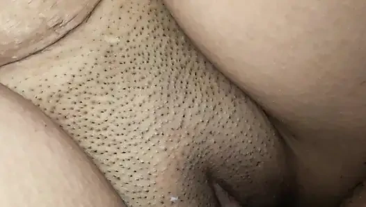Sünni yenge ateşli ve seksi amcık kocasını otel odasında tam olarak tatmin ediyor