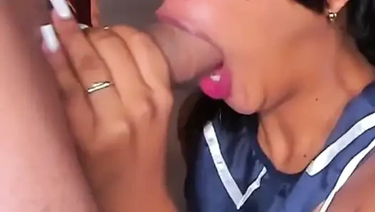 Aile yemeğinden sonra oral seks (yanlış gidiyor)
