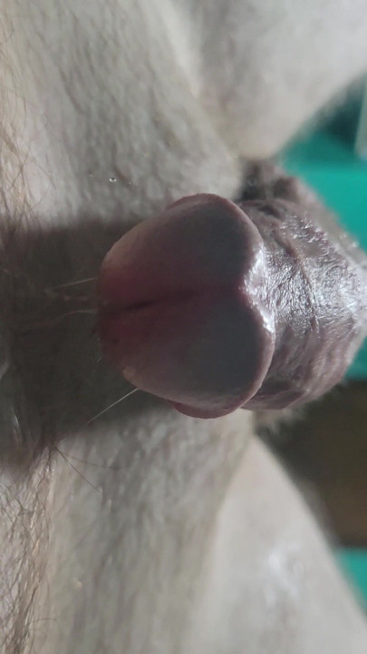 I love playin with my butt plug  WATCH AND COMMENT PLZ