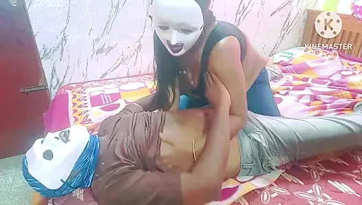 Сводная сестра отлично занимается время с ее сводным братом, когда родителей нет дома - полный тамильский похотливый звук с настоящим громким