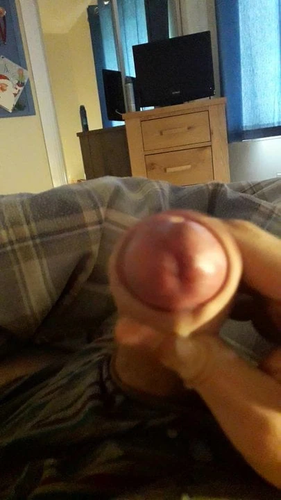 Sunday morning wank and cum