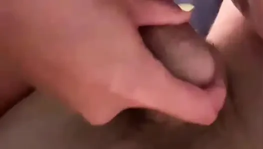 Tante seksi lagi asik ngocok kontolku