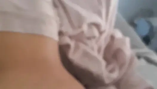 Vanessinha beni kanepeye çağırdı, böylece arkadan tamamen çıplak görünüyordu