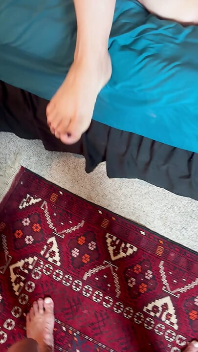 Isteri matang Bonemaiden suka masa bermain paginya.