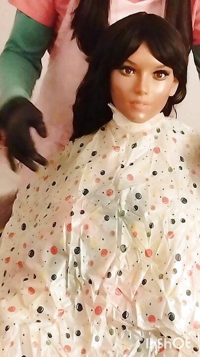 Nikki ebony sex doll colorful short hairdressing cape modeling session