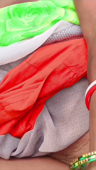 인도 마을 와이프의 하드한 남편이 마누라를 집 하인에서 숲으로 데려가 그녀를 따먹어 | 클립 1