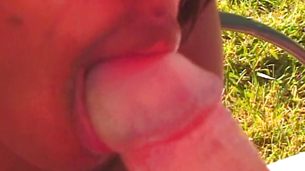 College Geständnisse: Wilder Outdoor-Blowjob