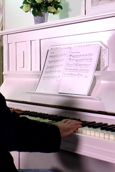 Horny piano lesson with final surprise!