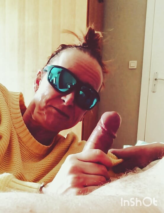 Mom gives a hugh cumshot