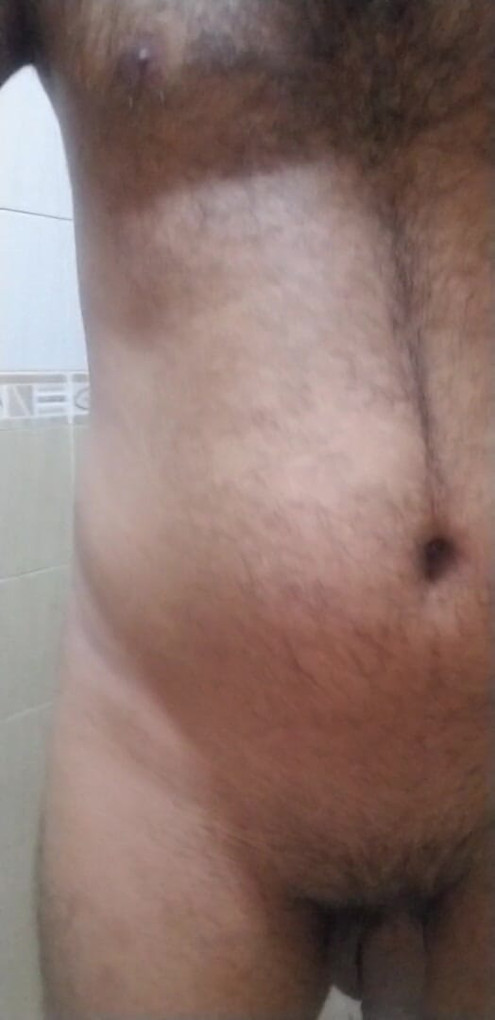 Velho papai paquistanês se divertindo