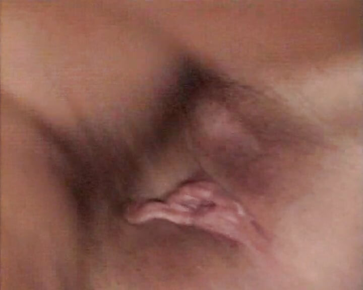 Francesa gata tem show de ouro fodida em sexo a três
