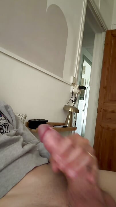 Grospenix jerks off and cums on my ass